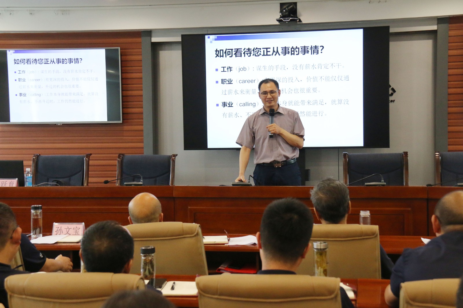 西北师范大学心理学教授、西北师大心理传记学研究所所长舒跃育开展心理辅导.jpg 西北师范大学心理学教授、西北师大心理传记学研究所所长舒跃育开展心理辅导.jpg