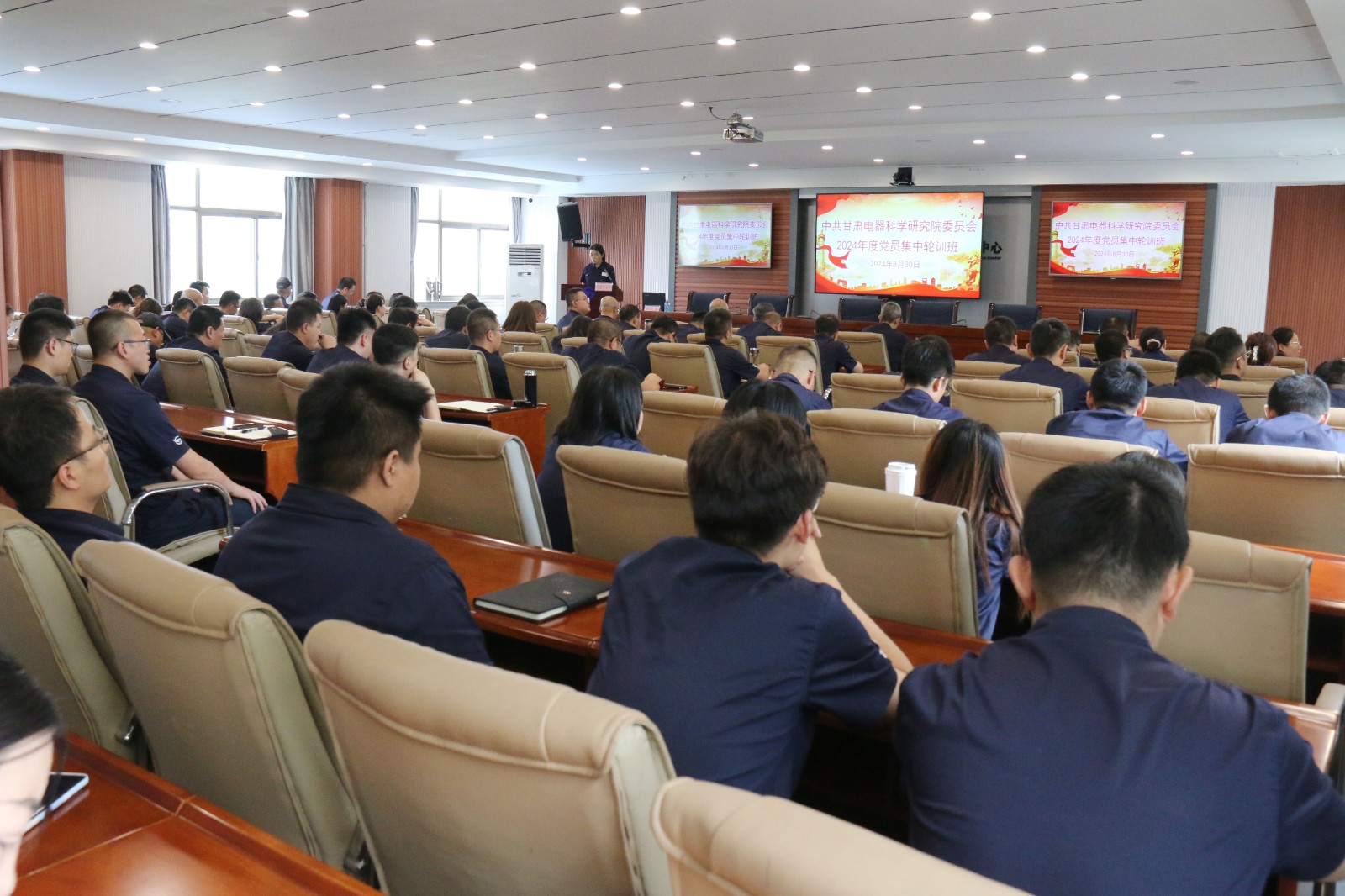 电科院所属八个党支部书记以“学习贯彻党二十届三中全会精神,推动支部工作”为主题作交流发言.jpg 电科院所属八个党支部书记以“学习贯彻党二十届三中全会精神,推动支部工作”为主题作交流发言.jpg